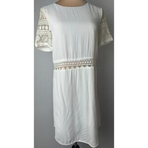 ASTR the Label Size Small Silk Blend Dress Lace White Knee Length Short Sleeve